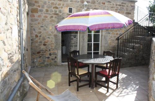 Grospierres House | gîte jaune Ardèche L'Avventura