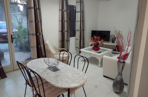 Sarrians Apartment | Gîte Jeannine