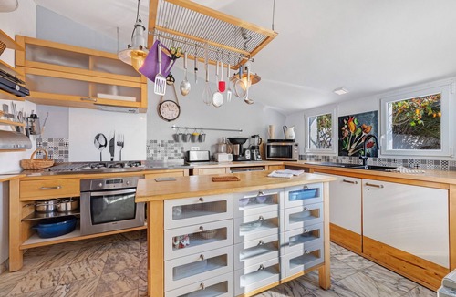 Barbatre House | Gîte Kerallou: Holiday Home with Terraces, Private Garden & Wi-Fi in Barbâtre