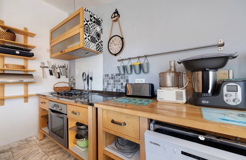 Barbatre House | Gîte Kerallou: Holiday Home with Terraces, Private Garden & Wi-Fi in Barbâtre