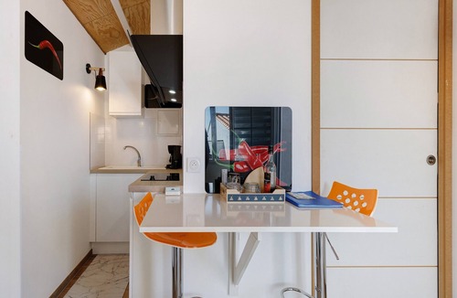 Barbatre House | Gîte Kerallou: Holiday Home with Terraces, Private Garden & Wi-Fi in Barbâtre