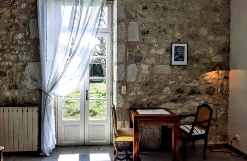 Bourran House | Gîte Kiwi - 3 chambres - grand jardin - piscine chauffée - grande terrasse - hamac- cheminée