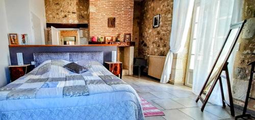 Bourran House | Gîte Kiwi - 3 chambres - grand jardin - piscine chauffée - grande terrasse - hamac- cheminée