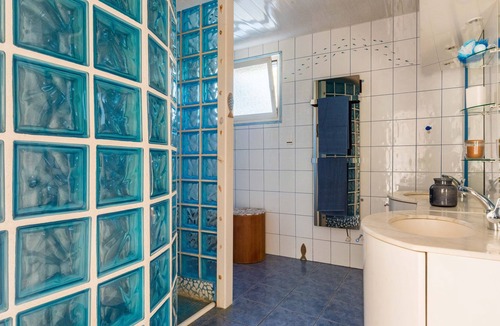Cuzorn House | Gîte Lémance - Three Bedroom House, Sleeps 6