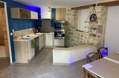 Barjac House | Gîte Léonie " Entre Cèze et Ardèche " 30430 BARJAC