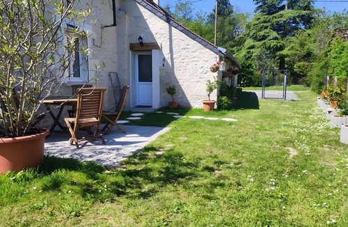 Villeloin-Coulange House | Gîte l'évasion: Peaceful Retreat Near Beauval Zoo with Beautiful Jacuzzi