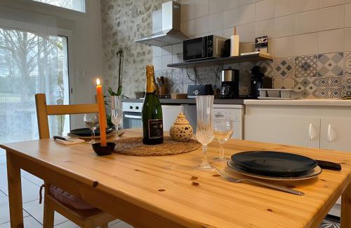 Avrille-les-Ponceaux House | Gîte L'ancien Préau