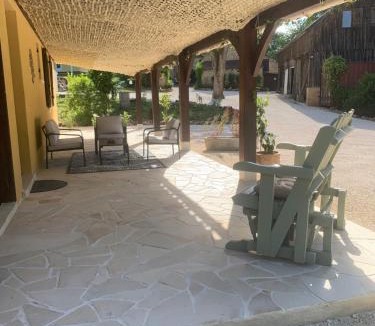 Nabirat House | Gîte l'Arbre de vie 24