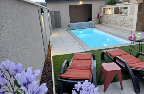 Lussas Villa | Gîte L'Ardétente piscine privée & accès SPA, massages & rando nature 30 mn Vallon Pont d'Arc