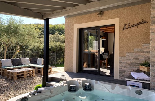 Laval-Pradel Cottage | Gîte L'escapade, Piscine et spa Privés !