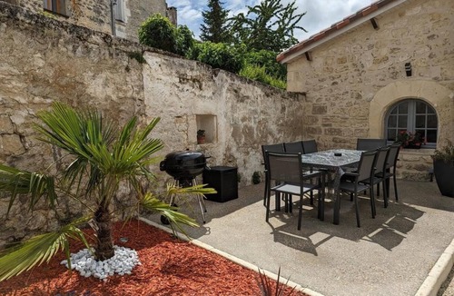 Saint-Meme-les-Carrieres Cottage | Gîte La Rive Gauche