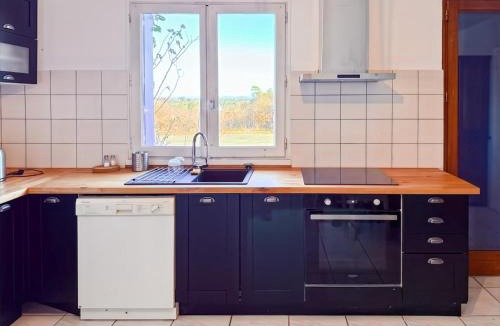 Saint-Pantaleon-de-Lapleau House | Gîte le Bistrot, 3ch, 6pers