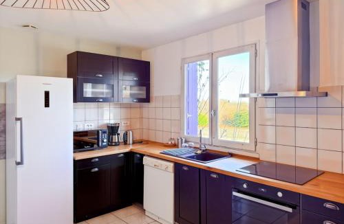 Saint-Pantaleon-de-Lapleau House | Gîte le Bistrot, 3ch, 6pers