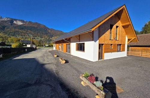 Saint-Pierre-d'Entremont Ski Chalet | Gîte "Les 5 Sommets" - Chartreuse, 14 pers.