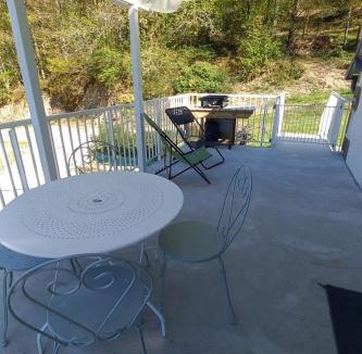 Saint-Sulpice-le-Gueretois Apartment | Gîte Le Chardet