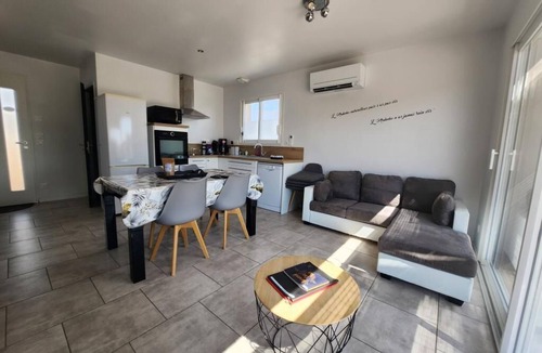Joyeuse Villa | Gîte l'Odyssée for 6 people with private heated swimming pool