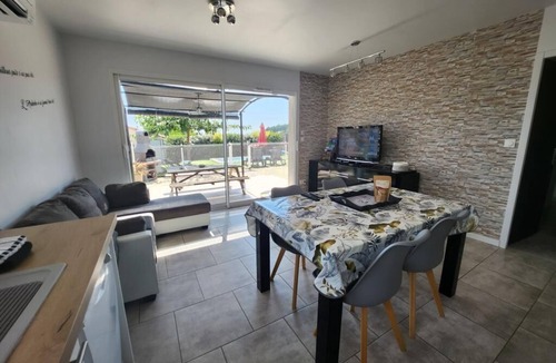 Joyeuse Villa | Gîte l'Odyssée for 6 people with private heated swimming pool