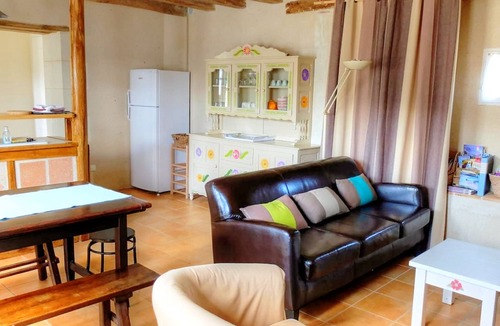 Mazieres-de-Touraine Cottage | Gîte L'Orée du Bois: Rural Charm & Pets Allowed