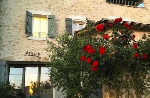 Le Chaffaut-Saint-Jurson Apartment | Gîte La Bastide Flora