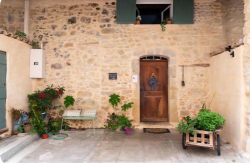 Le Chaffaut-Saint-Jurson Apartment | Gîte La Bastide Flora