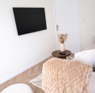 Huisnes-sur-Mer House | Gîte La Bergerie De Montitier