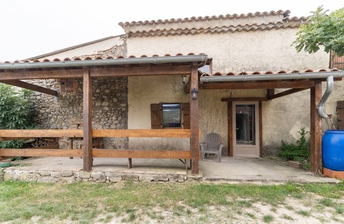 Bessas Cottage | Gîte 'La Bergerie - Le Mas De Peyraube' with Shared Pool, Communal Garden & Wi-Fi
