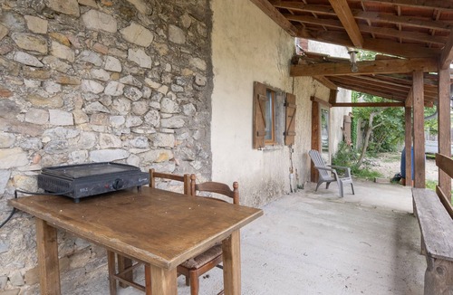 Bessas Cottage | Gîte 'La Bergerie - Le Mas De Peyraube' with Shared Pool, Communal Garden & Wi-Fi
