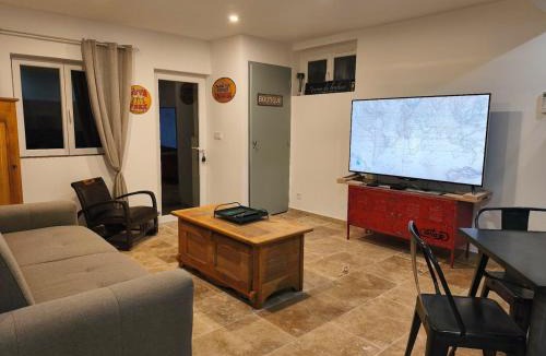 Saint-Bres House | Gîte la biscuiterie