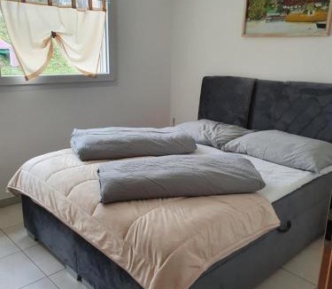 Surpierre House | Gîte La Broye