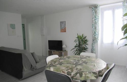 Villeneuve-de-Berg Apartment | Gîte la Chaumette appartement Emeraude