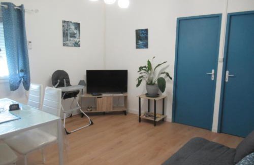 Villeneuve-de-Berg Apartment | Gîte la Chaumette appartement Turquoise