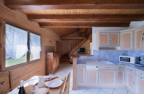 Manigod House | Gîte La Clé Des Champs: Mountain View, Private Terrace & Wi-Fi