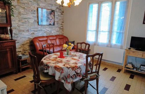 Saint-Agnant-de-Versillat House | Gîte La Maison de LEA