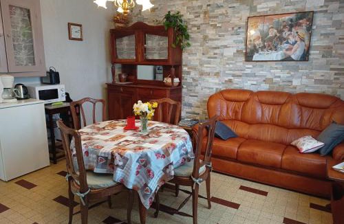 Saint-Agnant-de-Versillat House | Gîte La Maison de LEA