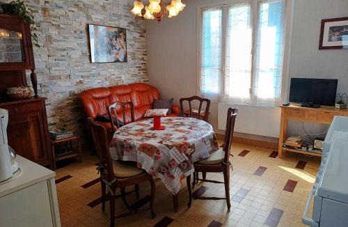 Saint-Agnant-de-Versillat House | Gîte La Maison de LEA