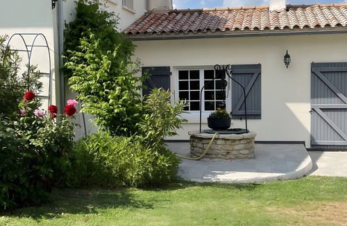 Saint-Michel-en-l'Herm House | Gîte La Bergerie – With Pool!