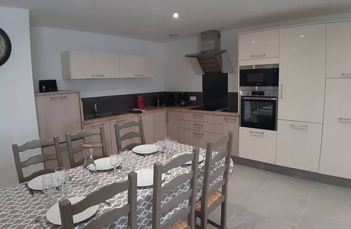Othis Apartment | Gîte "la Grange" 6 people, 3 bedrooms, 2 bathrooms, near Roissy