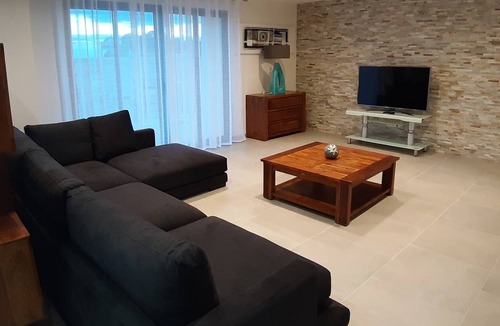 Othis Apartment | Gîte "la Grange" 6 people, 3 bedrooms, 2 bathrooms, near Roissy