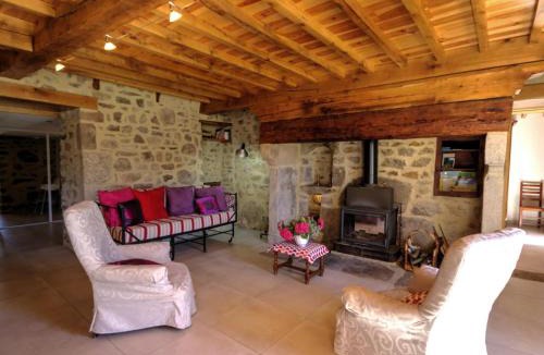 La Valla-sur-Rochefort House | Gîte La Liesse avec 4 chambres, cheminée, jardin et animaux acceptés - FR-1-496-44