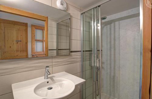 La Valla-sur-Rochefort House | Gîte La Liesse avec 4 chambres, cheminée, jardin et animaux acceptés - FR-1-496-44