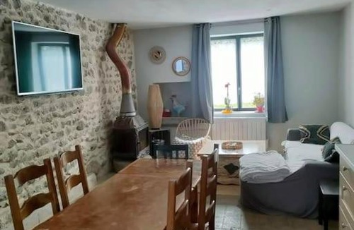 Saint-Julien-de-Coppel House | Gîte la roche paisible