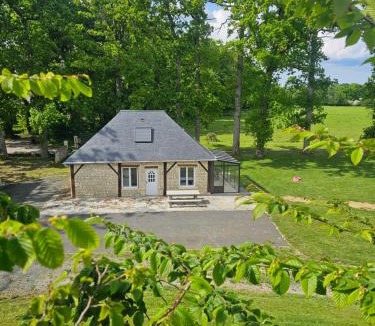 Barbeville House | Gîte le bûcher du château