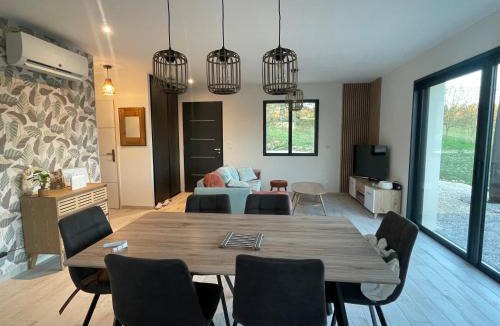 Laval House | Gîte Le Bas des Poujades
