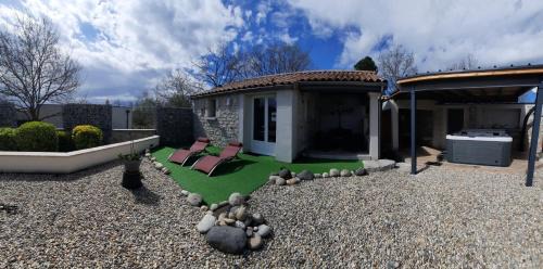 Lussas House | Gîte le cocon avec spa & piscine en Ardèche - séjour détente à deux