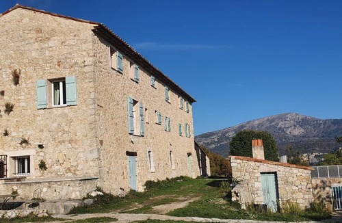 Gourdon Apartment | Gîte Le Colombier n ° 2 in a former sheepfold