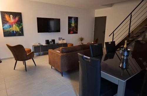 Moussy House | Gîte le Cubry