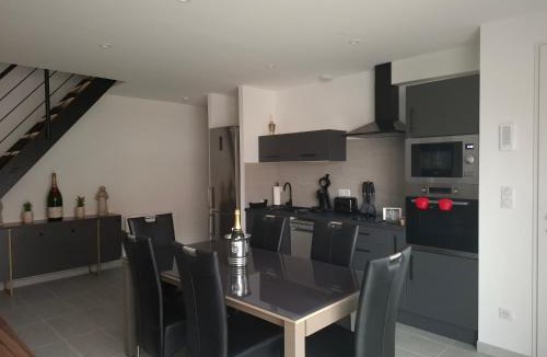 Moussy House | Gîte le Cubry