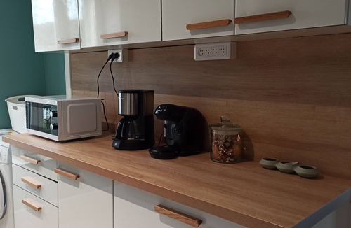 Belleville-sur-Meuse Apartment | Gîte LE FRANCAIS: meublé 3 étoiles, 2 chambres, GARAGE et JARDIN, CLIMATISATION