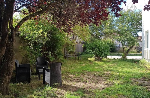 Belleville-sur-Meuse Apartment | Gîte LE FRANCAIS: meublé 3 étoiles, 2 chambres, GARAGE et JARDIN, CLIMATISATION