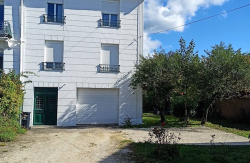 Belleville-sur-Meuse Apartment | Gîte LE FRANCAIS: meublé 3 étoiles, 2 chambres, GARAGE et JARDIN, CLIMATISATION